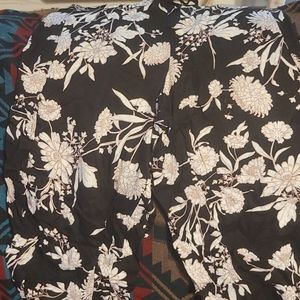 Maurices Size Large Mid Rise Cropped Fly Away Pant